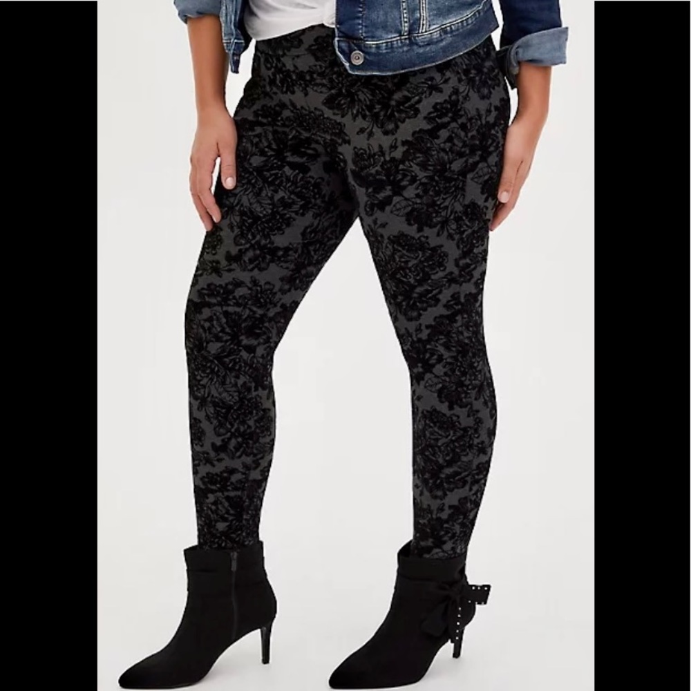 ⚫️🌸TORRID FLORAL PIXI PULL-ON PANTS🌸⚫️